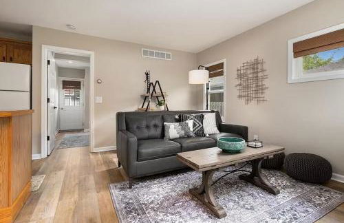 2min walk downtown-Pet Friendly-Offstreet Parking - Foto 7