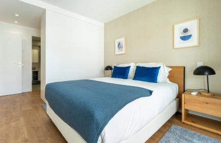 Modern 2BR w Rooftop Pool & Parking by LovelyStay - Foto 12