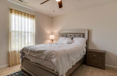 Spacious Home with Fireplace - Near Golf! - Foto 27