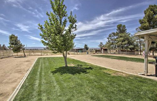 Spacious Lancaster Family Ranch - BBQ and Patio - Foto 28