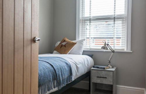 Comfortable 5-Bedroom House in Cheltenham - Foto 9