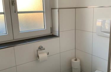 Für Gruppen und Familien - große Ferienwohnung Nähe Stadtpark, 4 Schlafzimmer, 2 Bäder, Terrasse, Parkplatz - Foto 30