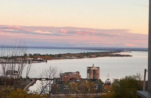 Whole House with Lake and Lift Bridge Overlook for 10 Guests - Foto 73