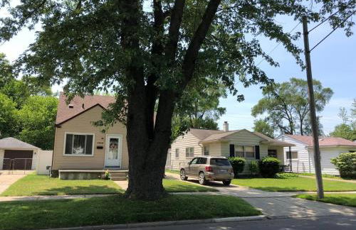 Super Cute & Cool Home with 65Inch TV 2Baths 4 Bedrooms 2King Beds BBQ Grill Fenced Backyard - Foto 51