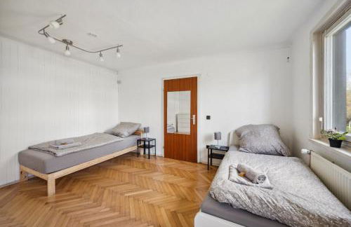 kostengünstige Wohnungen für Monteure in Zizishausen-Nürtingen, WiFi, Smart TV, Parkplatz, Autobahn A8, Stuttgart - Photo 3