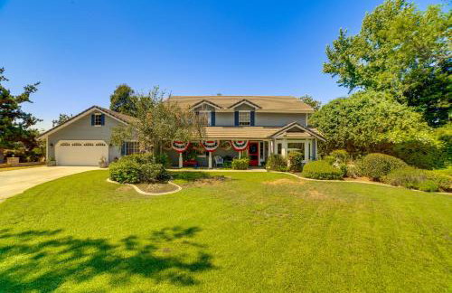 Pet-Friendly Riverside Retreat with Private Spa! - Foto 31