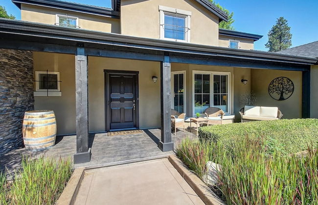 Private Luxury Oasis w Pool HT Parking - Photo 28