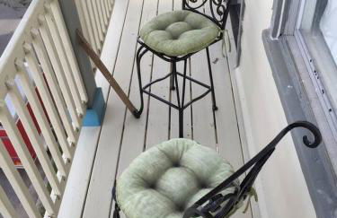 Modern Condo 2 Blocks From Quarters - Foto 19