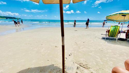 Bombas/ Bombinhas, a 50m do Mar, Apartamento 2 quartos, com churrasqueira na sacada, Ar e Wi-fi - Foto 2