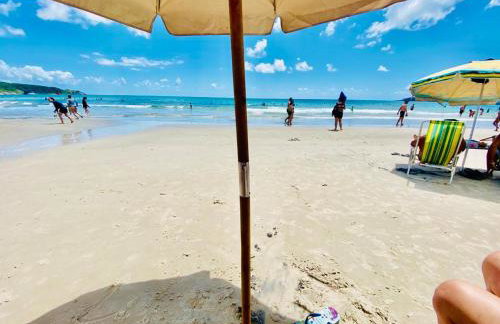 Bombas/ Bombinhas, a 50m do Mar, Apartamento 2 quartos, com churrasqueira na sacada, Ar e Wi-fi - Foto 2