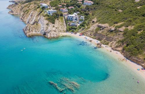 A White Cliffside Studio - Photo 20