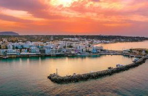 4BR Newly Renovated Retreat Tranquil Coastal Haven - Photo 27