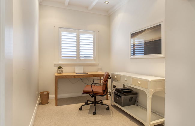 Executive State-Of-The-Art Home - Spa - Photo 4