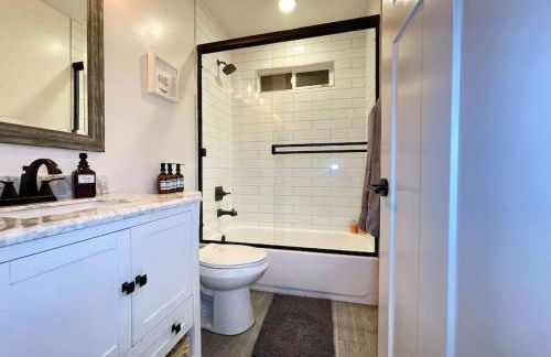 King Bed-Private Yard-Driveway Parking - Photo 23