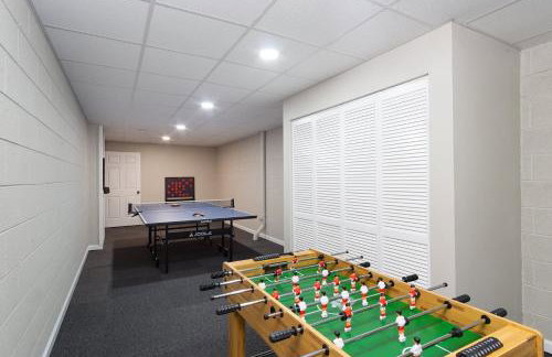 15 Minutes to Asheville! Spacious 7BR Luxury Home | Pool | Hot Tub | Game Room - Foto 62