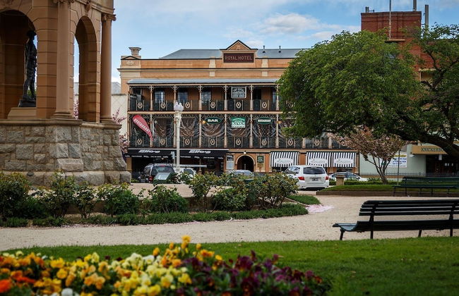 Bathurst Royal Apartments - Photo 1