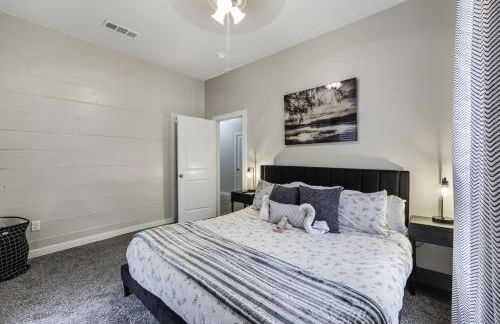 Stockyards- 4min Pet Friendly 3BR Luxe Gem - Foto 58