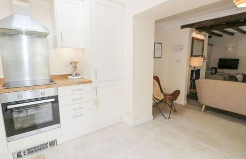 The Old Stables - Pet-Friendly Stay Near Ruthin Castle with Parking - Photo 16