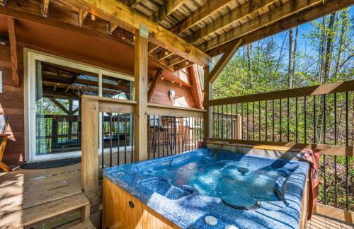 Charming A-Frame Cabin w Hot Tub & Mountain Views - Foto 43