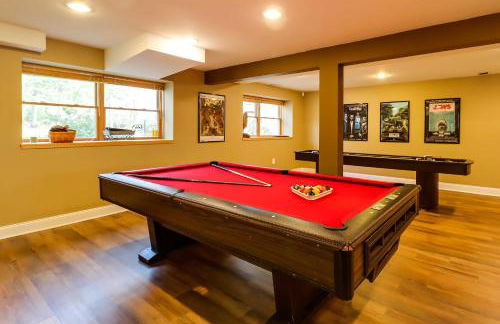 Lakefront Poconos Family Home with Pool Access - Foto 24