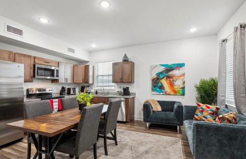 Spacious 10BR NOLA Home, Perfect for Groups, King bed - Foto 16