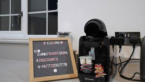 Spacious Modern 4BR Home 2 Luxury Bathrooms Private Parking Near M54, M6, JLR & WV1 - Foto 5