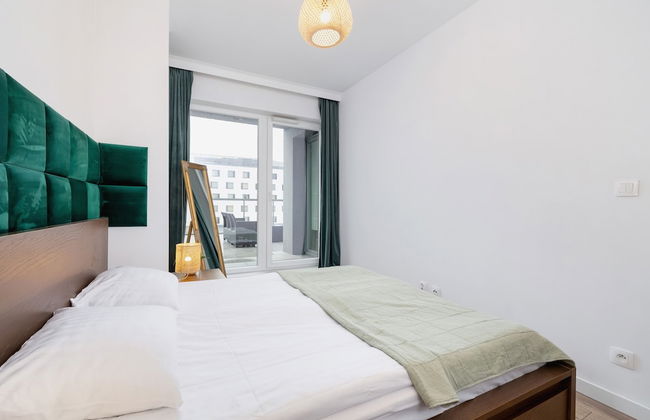 Apartment With Large Balcony by Renters - Photo 2