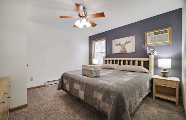 Woodland Oasis by Avantstay Hot Tub, Firepit, Walk to Lake - Photo 20