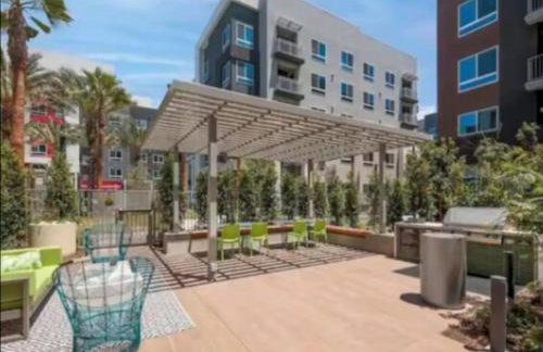 Spacious 2 Bedroom Apartment Near Disneyland and Anaheim Convention Center - Photo 17