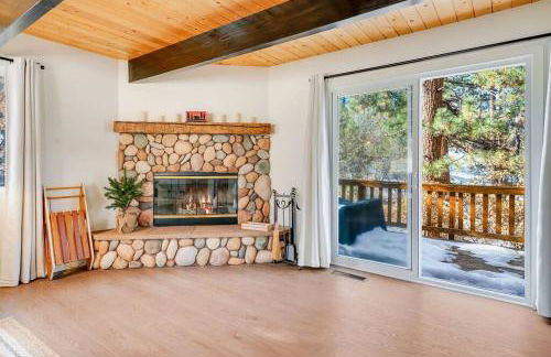 Pine Den Cabin: Arcade+Fire Pit+BBQ - Foto 6