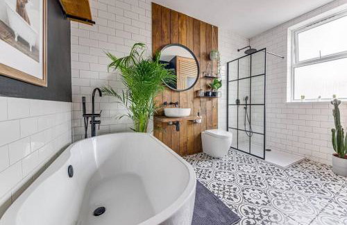 Boho Beach House Hot Tub, 3 Bedroom - Foto 15