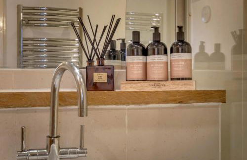 Charming Grand Central City & Bullring location 2 bedroom Apartment With Free Parking - Foto 9