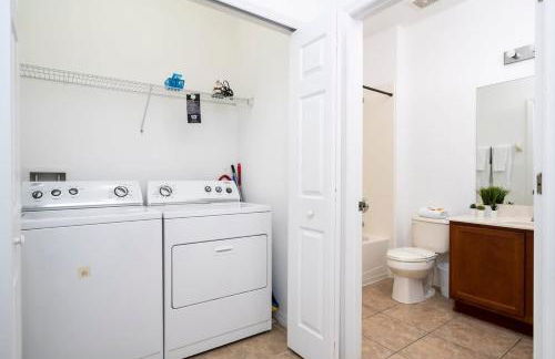 Four Bedroom w/ Screened Pool Close to Disney 4572 - Foto 28