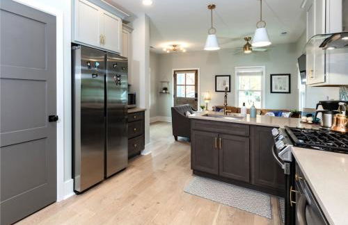 Heart of Brevard Hideaway - Walk/Bike to Downtown! - Foto 23