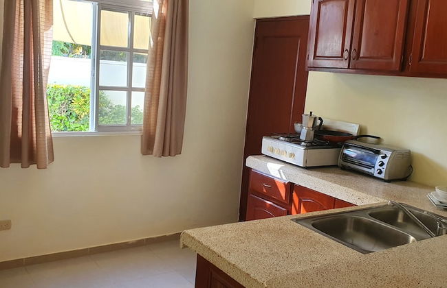 Costambar Ocean Breeze - Beachfront Apartment With Pool - Foto 8