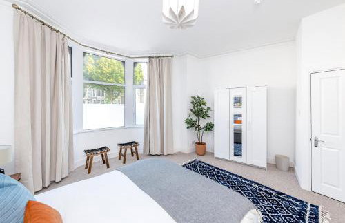 Homely Hamilton Hideaway- Free Private Parking - Photo 2