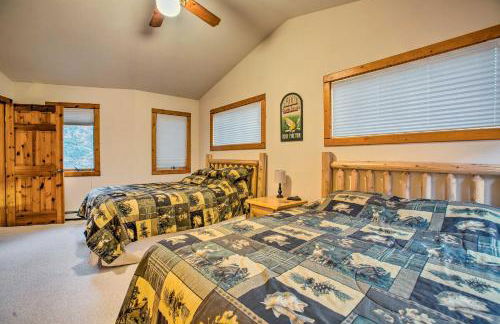 Riverfront Manton Cabin with Pool Table and Fire Pit! - Foto 25