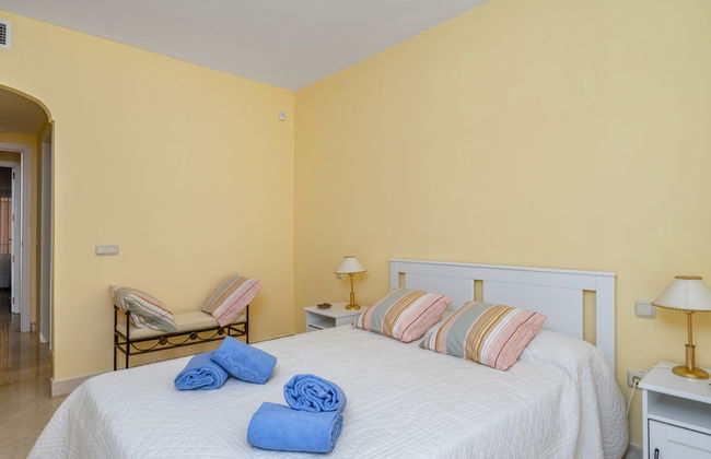 2 bedroom Apartment in Marbella with swimming pool and garden - Photo 17