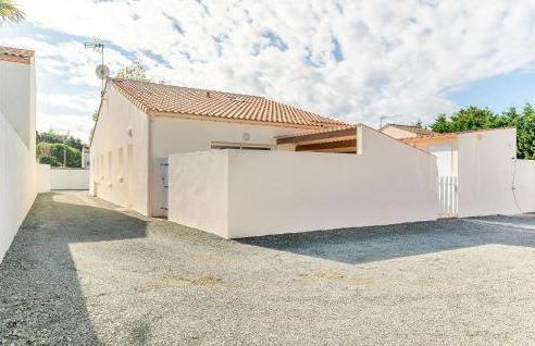 Awesome Home In La Faute Sur Mer - Photo 10