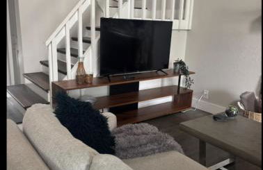 Central Perk Retreat | Heated Pool + Zoo 1 Block! - Foto 6