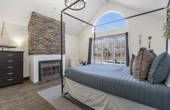 Foggy River Retreat For 16! - Photo 3