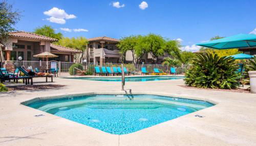Dog-friendly condo with high-speed WiFi, heated outdoor pool & hot tub - Foto 4