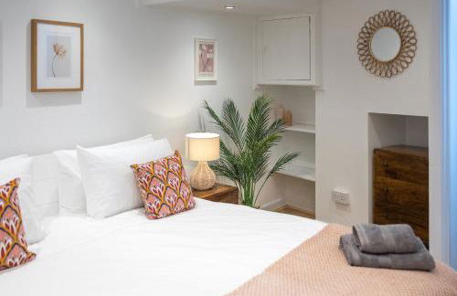 Bright & beautiful 4 bedroom house with sea views - Photo 20