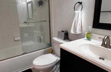 Cozy room and kitchen living room 7 minutes to IAD and DC area - Foto 4