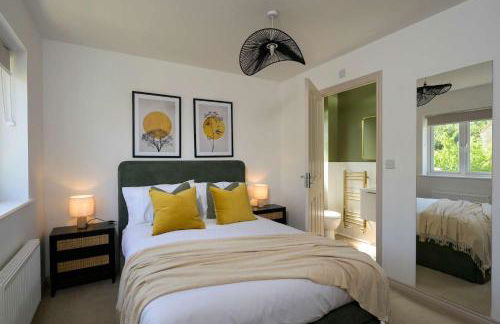 Modern Home on Edge of Cotswolds Private Parking - Photo 4