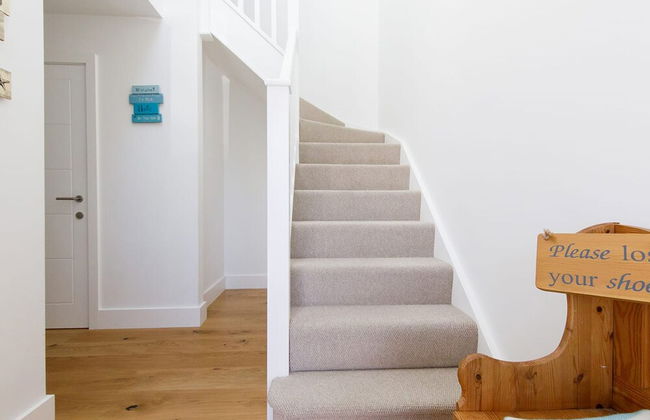 Delightful Seaside Hideaway 5 Mins to Beach - Photo 8