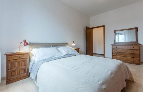 GuestHost - Roomy Apartment near UniBo & Porta San Donato - Photo 3