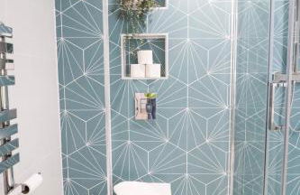 The Kingsmead Loft - Stylish 1BR Top Floor Apt with King or Twin Beds & Free Secure Underground Parking, Central High Wycombe HP13, Sleeps 3 - Foto 49