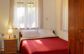 Dual House In Methydrio - Photo 16