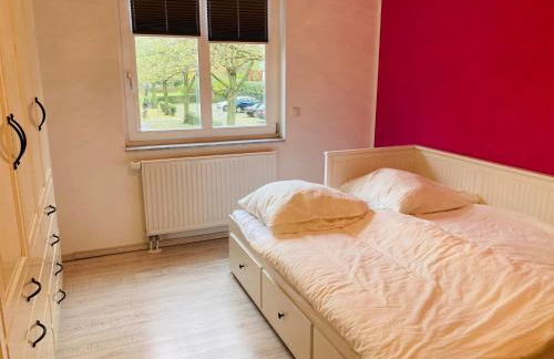 Ganzes Haus nahe Messe und nur 15 Min Zentrum-Hannover - including parking - WLAN - komplett ausgestattet - 3 Schlafräume - Whole Guest House near Fair - and only 15 Min Centre of Hannover - 3 bed rooms - highWLAN - with working places - garden - Foto 7